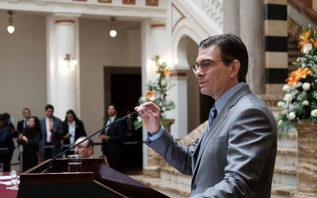 Paz denuncia “boicot” por gasolina contaminada y promete sanciones; el Gobierno rechaza interpelación a Medinacelli