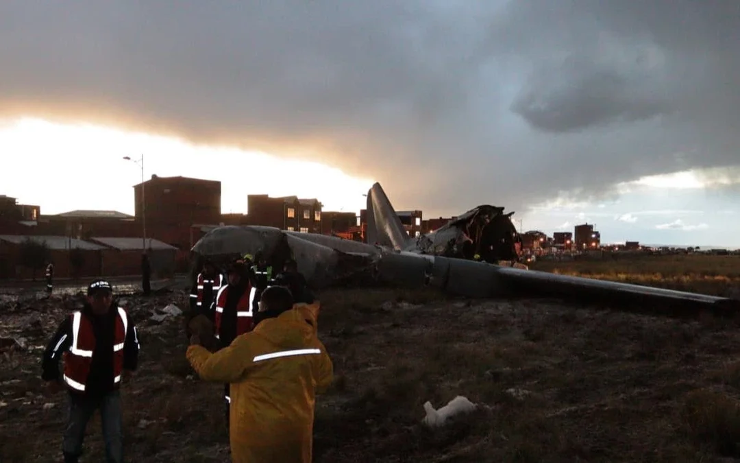 Al menos 15 fallecidos por el accidente aéreo en El Alto