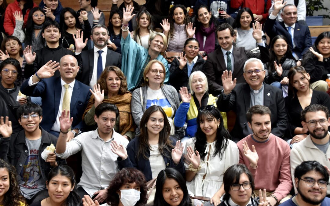 UCB abre espacio de reflexión y diálogo sobre el conflicto en Ucrania