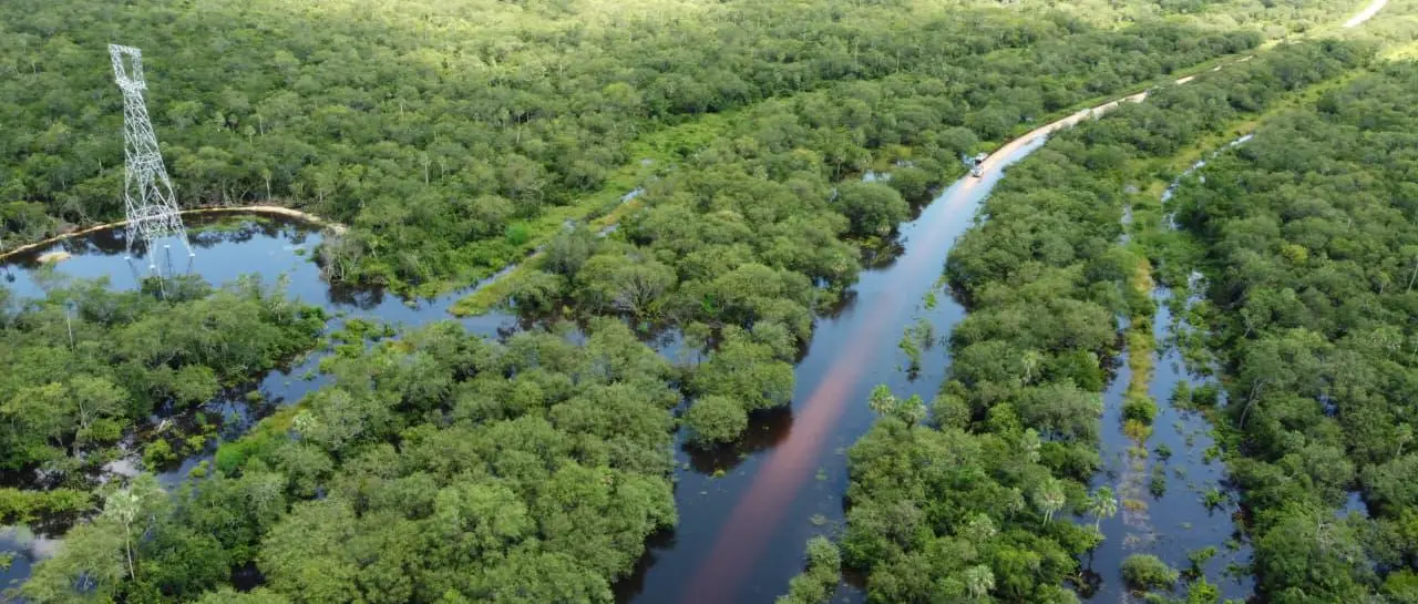 Señalan que acumulación de material sólido bajo el puente del río San Julián provocó inundación al este de Santa Cruz