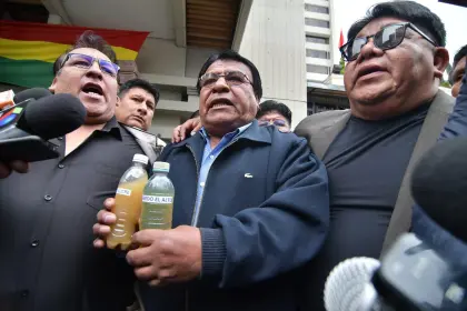 Choferes anuncian paro movilizado este miércoles en La Paz por el resarcimiento por la gasolina desestabilizada