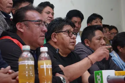 Gasolina: El Gobierno vuelve a convocar al diálogo y dirigente de los choferes dice que acudirán a la cita programada para las 11:00 de este jueves