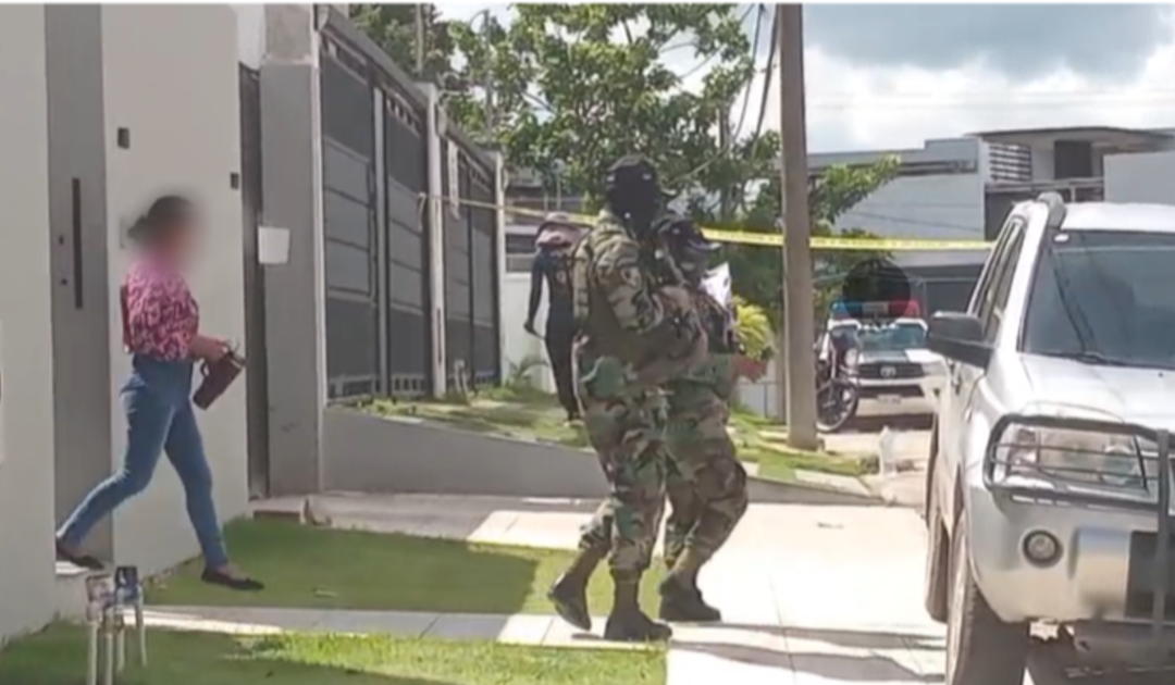 Extranjeros roban en casa de Marset, tras desarmar y enmanillar a policías