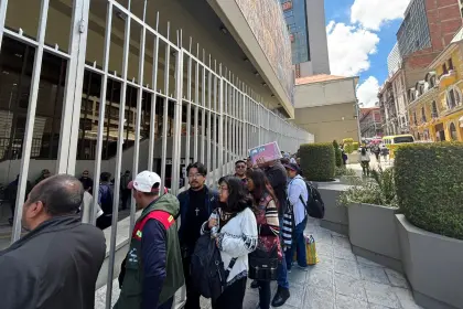 “Yo no sé manejar aplicaciones”: Comerciantes desconocen el mecanismo de control de billetes serie B