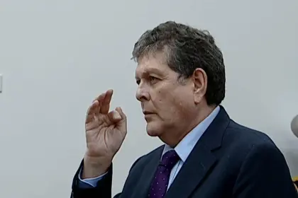 Rodrigo Paz posesiona a Marcelo Blanco Quintanilla como nuevo ministro de Hidrocarburos