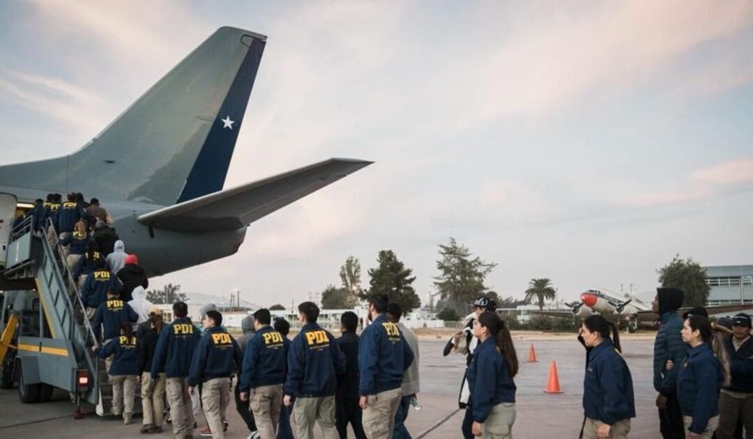 Interpol: entre los expulsados de Chile había 2 bolivianos con denuncias por violencia familiar y 1 con mandamiento de aprehensión por estafa