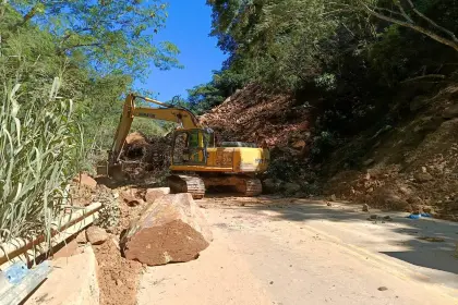 ABC reporta que hay dificultades para transitar en 11 carreteras en el país
