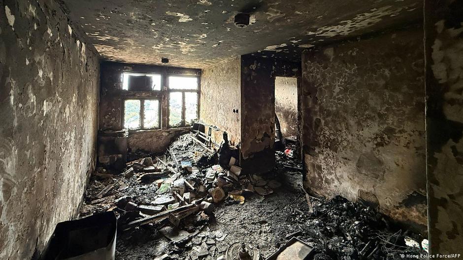 Hong Kong: vecinos regresan meses después de incendio masivo