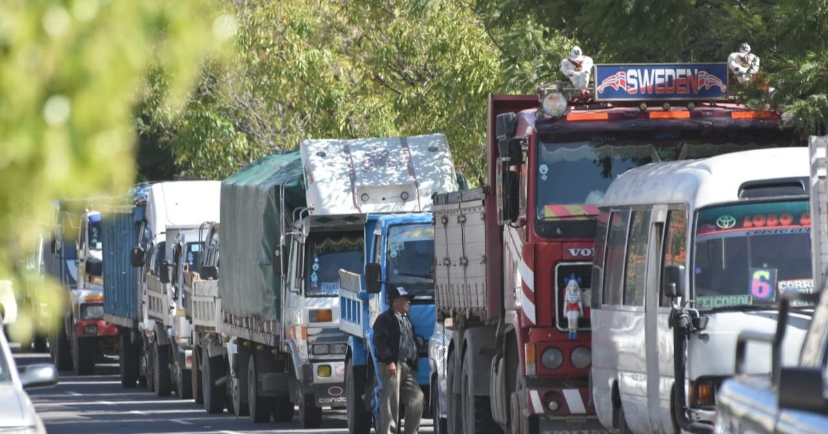 Llegarán 100 millones de litros de diésel al país y prevén reducción gradual de filas
