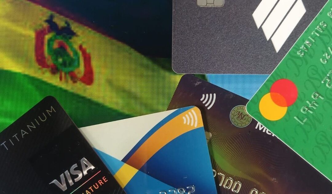 Gobierno libera compras por internet con tarjetas y fija dólar referencial para pagos internacionales