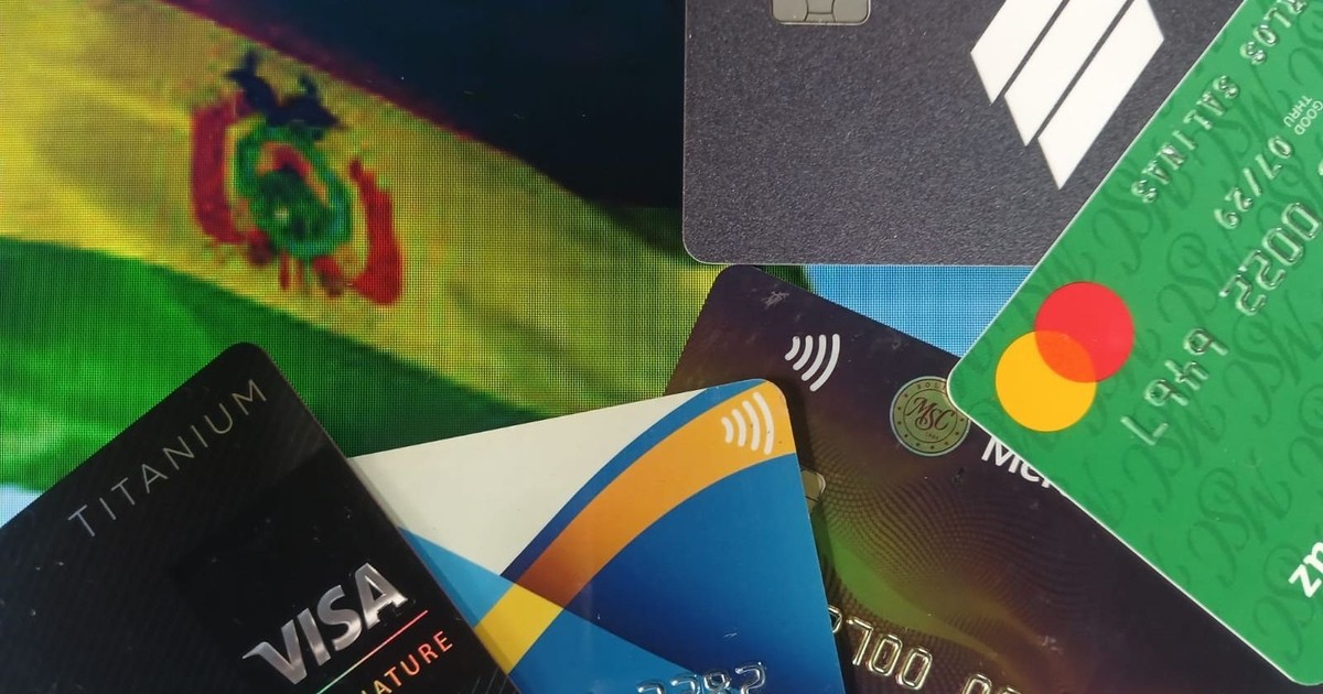 Gobierno libera compras por internet con tarjetas y fija dólar referencial para pagos internacionales