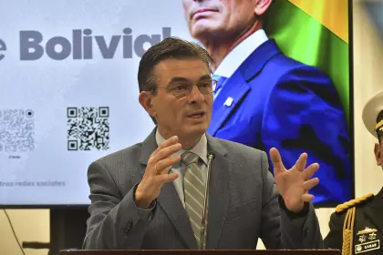 El presidente Paz se reúne con los alcaldes electos del país en la Casa Grande para trazar la ruta de las regiones