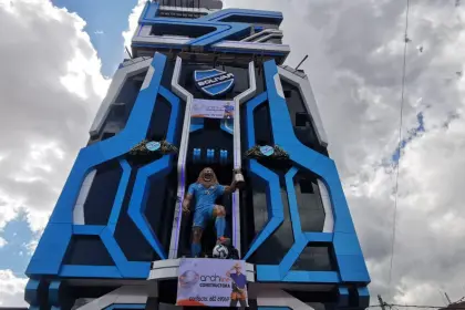 El Cholet Bolívar, nació como una idea y ahora es un “sueño” hecho realidad de una familia fanática del club paceño