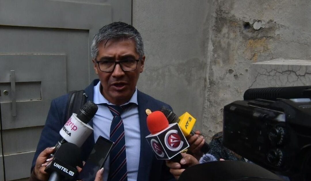 Gobierno activa reglamento para uso de tarjetas en el exterior