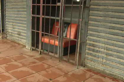 Guardia de seguridad recibe un disparo de un extranjero que cobraba un préstamo a trabajadoras