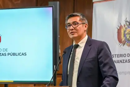 Lara convoca al Legislativo para interpelar al ministro Espinoza por los billetes del avión siniestrado en El Alto