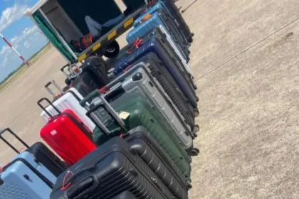 Caso maletas: dos policías son investigados, uno tiene orden de aprehensión