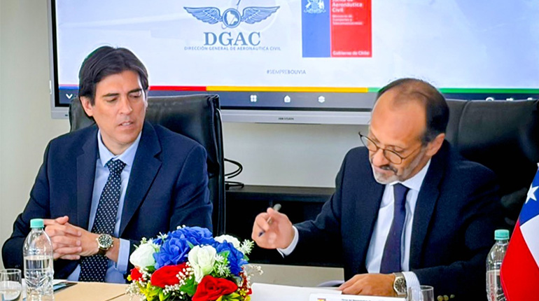 Bolivia y Chile firman memorándum para avanzar en apertura de cielos