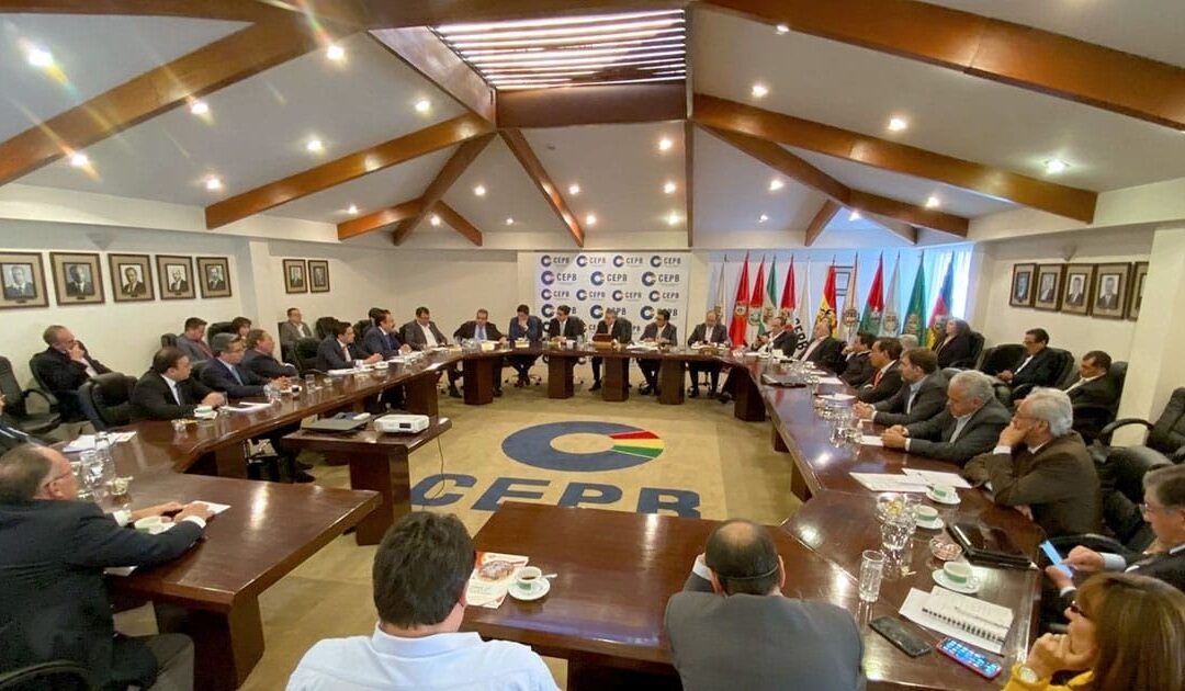 Empresarios rechazan alza del 20% al salario básico y exigen respetar negociación directa