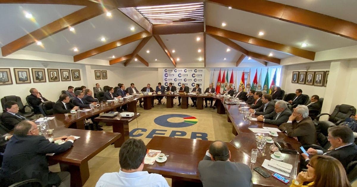 Empresarios rechazan alza del 20% al salario básico y exigen respetar negociación directa