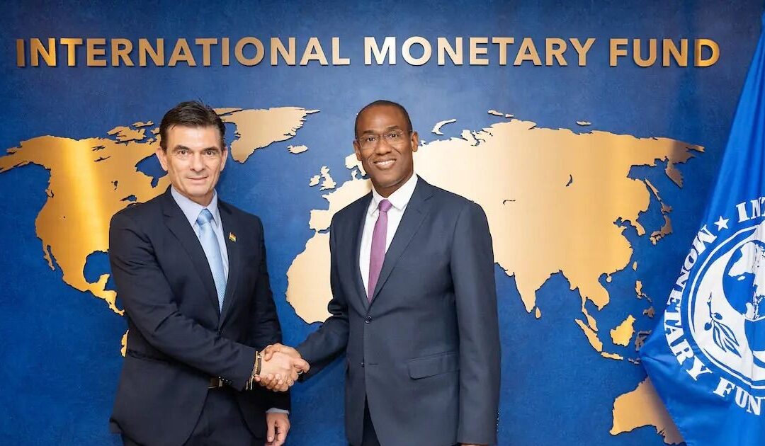 FMI pronostica alta inflación y crecimiento negativo del 3,3% para Bolivia en 2026