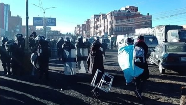Gobierno niega versiones sobre la muerte de comunarios en desbloqueo de caminos en La Paz