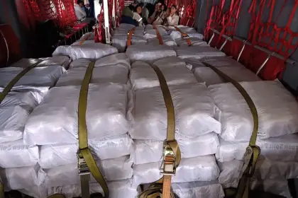 Bolivia recibe de Perú cuatro toneladas de alimentos y productos de primera necesidad en calidad de donación