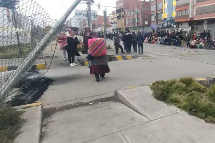 Movilizados vuelven a cerrar el acceso al aeropuerto de El Alto