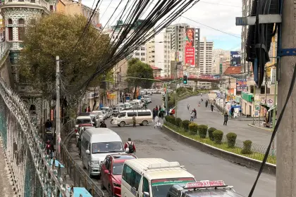 Se registran filas y bloqueos por falta de combustible en la ciudad de La Paz