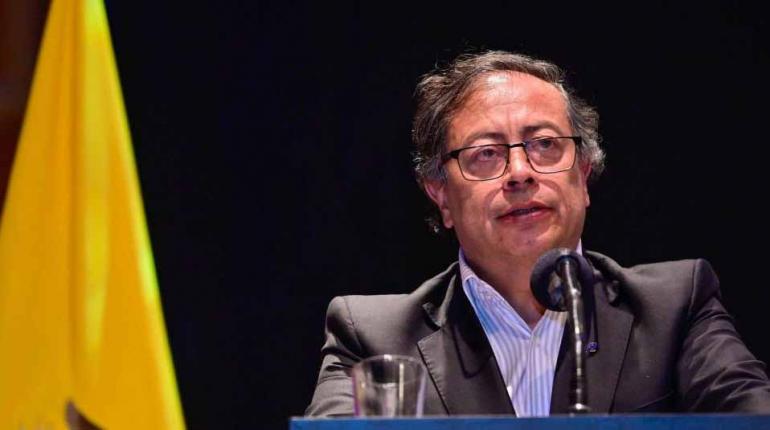 Petro califica de “insurrección popular” a la situación política en Bolivia y ofrece mediar si es invitado