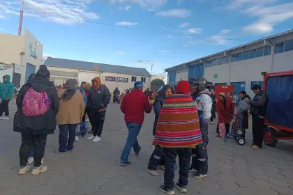 Despejan el ingreso al aeropuerto de El Alto tras bloqueo de manifestantes