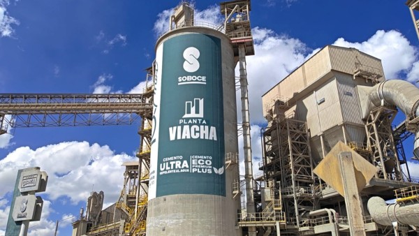 Bloqueos afectan extracción, transporte y empleo en operaciones cementeras de Viacha