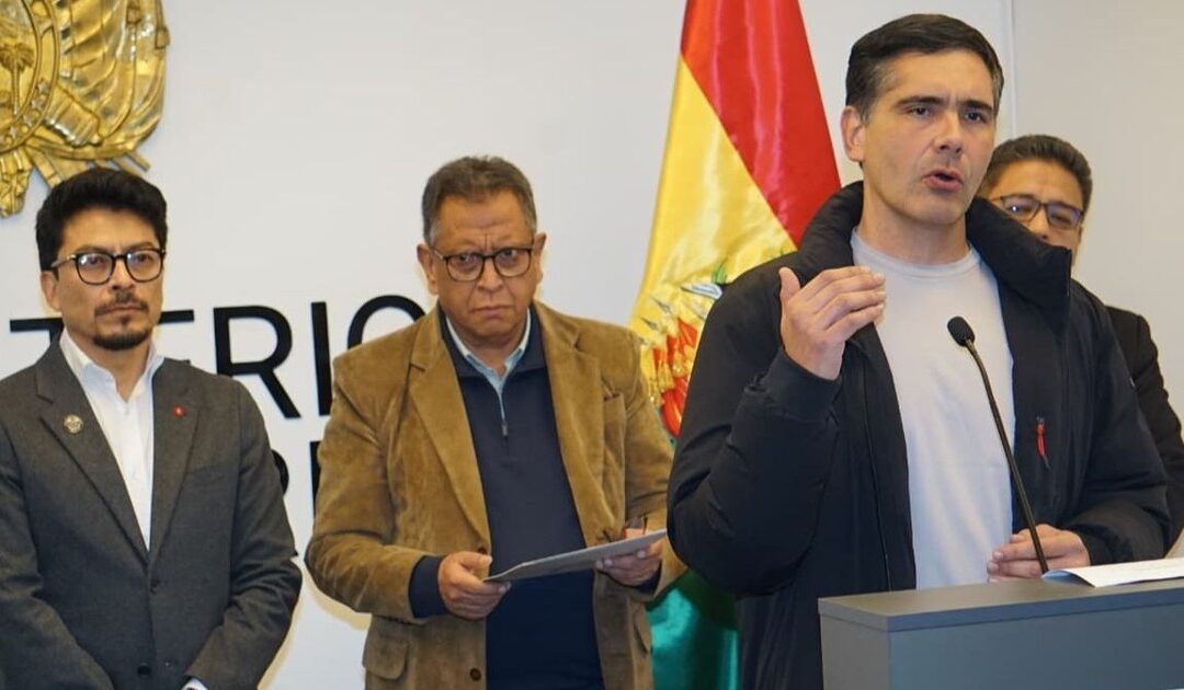 Gobierno invita a la federación Tupac Katari al diálogo y posterga consejo económico