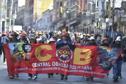 ATENCIÓN: La COB mantiene medidas de presión, descarta diálogo, pero anuncia corredores humanitarios