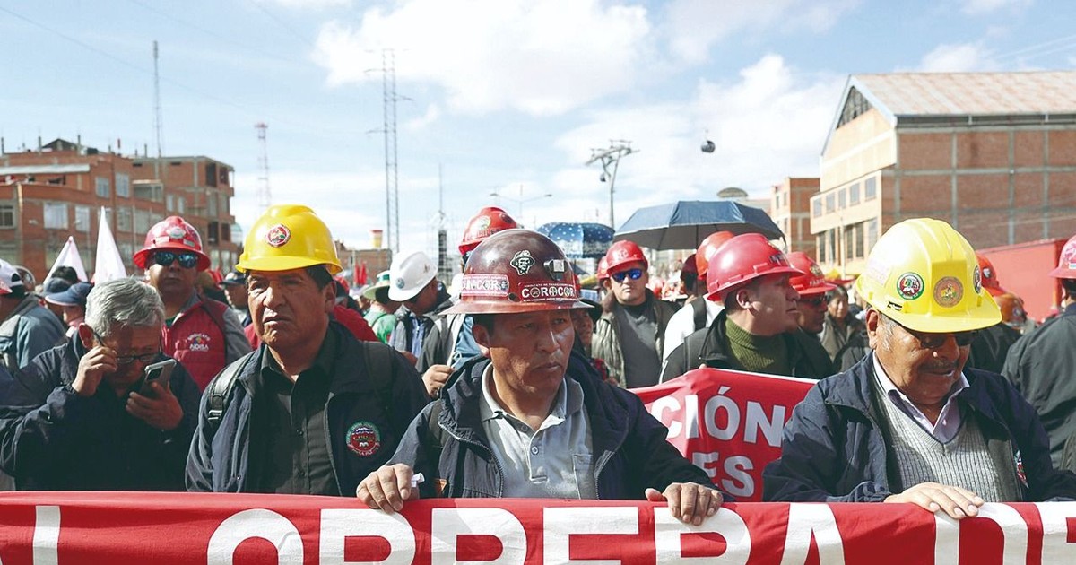 Sectores se desmarcan y rechazan llamado de la COB a paro indefinido
