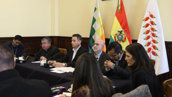 Representantes de diferentes sectores y del Gobierno asisten a la convocatoria de Lara para la “Comisión de Diálogo”