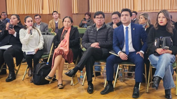 Senador Sánchez informa que se prevé invitar al diálogo a los dirigentes para este viernes