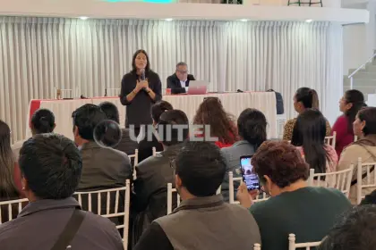 Se desarrolla el diálogo entre la ministra de Educación y el magisterio nacional