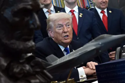 Trump anuncia que elevará los aranceles de autos y camiones de la UE al 25%