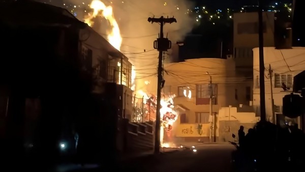 La Paz: Incendio en Sopocachi consume parte de una vivienda deshabitada