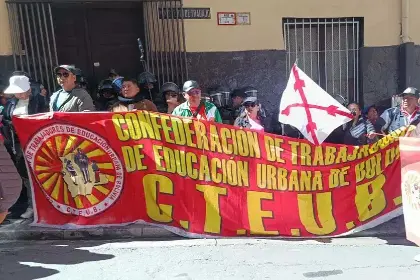 Gobierno y maestros sellan acuerdo y se levantan las medidas de presión del sector