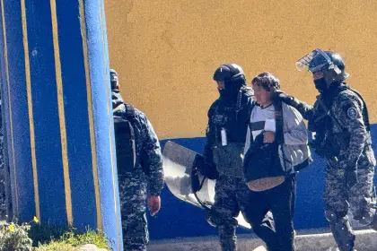 Policía reporta cerca de 20 aprehendidos en operativo de desbloqueo en la zona sur de La Paz