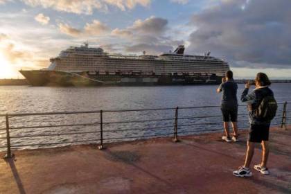 Confinan a 1.700 personas en un crucero en Francia tras muerte de un pasajero por sospecha de brote gastrointestinal