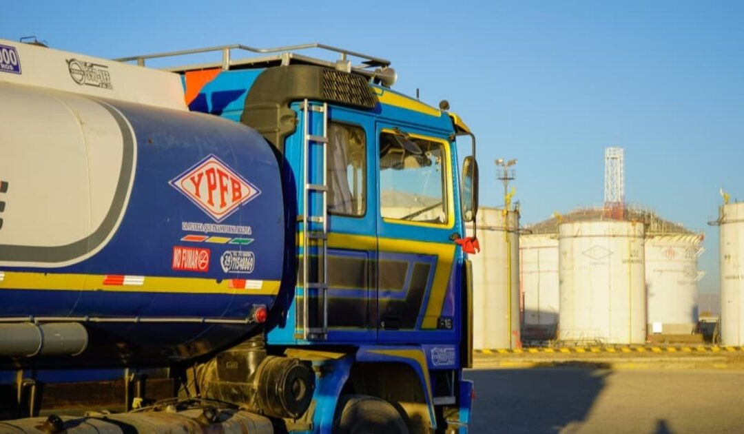 Redefinen estrategias y acciones para garantizar la calidad de combustible en YPFB