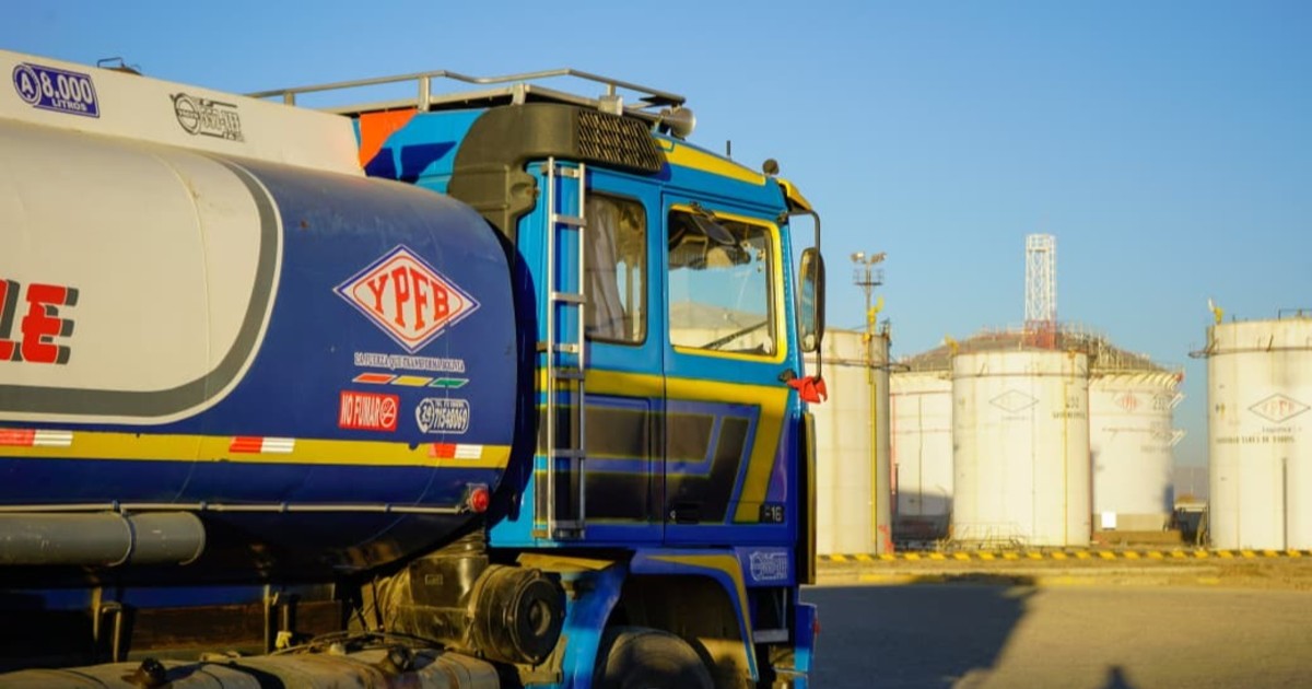Redefinen estrategias y acciones para garantizar la calidad de combustible en YPFB