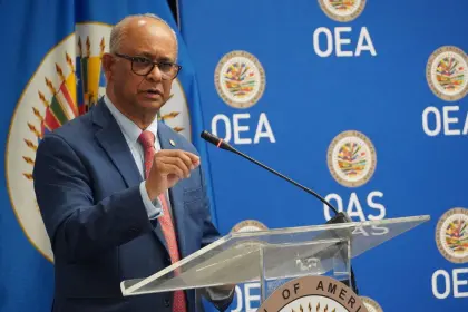 Secretario General de la OEA respalda al Gobierno de Rodrigo Paz, condena hechos violentos y pide diálogo