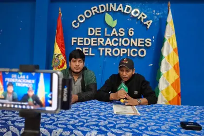 Cocaleros evistas acusan a Argollo de traicionarlos por acuerdo y anuncian masificación de bloqueos