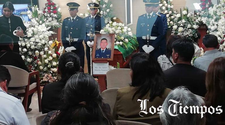 Tragedia aérea: velan a los pilotos de la FAB fallecidos en cerro Sayari en tareas de apoyo