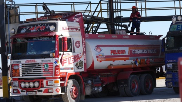 YPFB atribuye a controles de calidad el retraso en la distribución de combustibles en La Paz y Santa Cruz