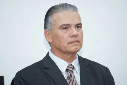 Ernesto Justiniano asume como ministro de Defensa tras la renuncia de Salinas